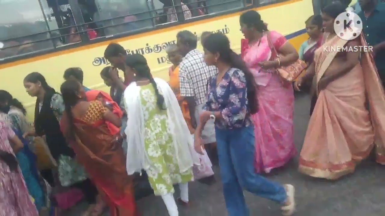 கூட்டம் நெரிசலில் பஸில்தவிக்கும் மக்கள் 