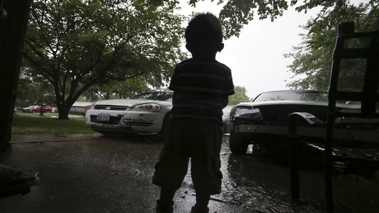 There's a strange cop who stalks kids in my hometown | Scary Storytelling