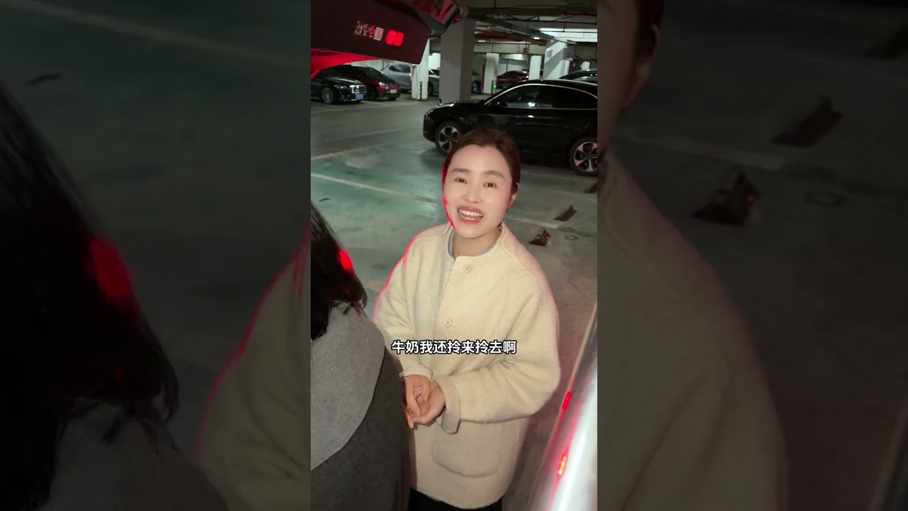 回杭州的前一天去我和姐姐两人的阿姨家拜年，中午先去姐姐的毛阿姨家毛阿姨精心准备了家宴招待我们
