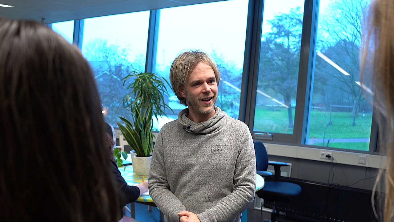 Loop je mee door onze school in Lichtenvoorde? Isa en Lien nemen je mee!