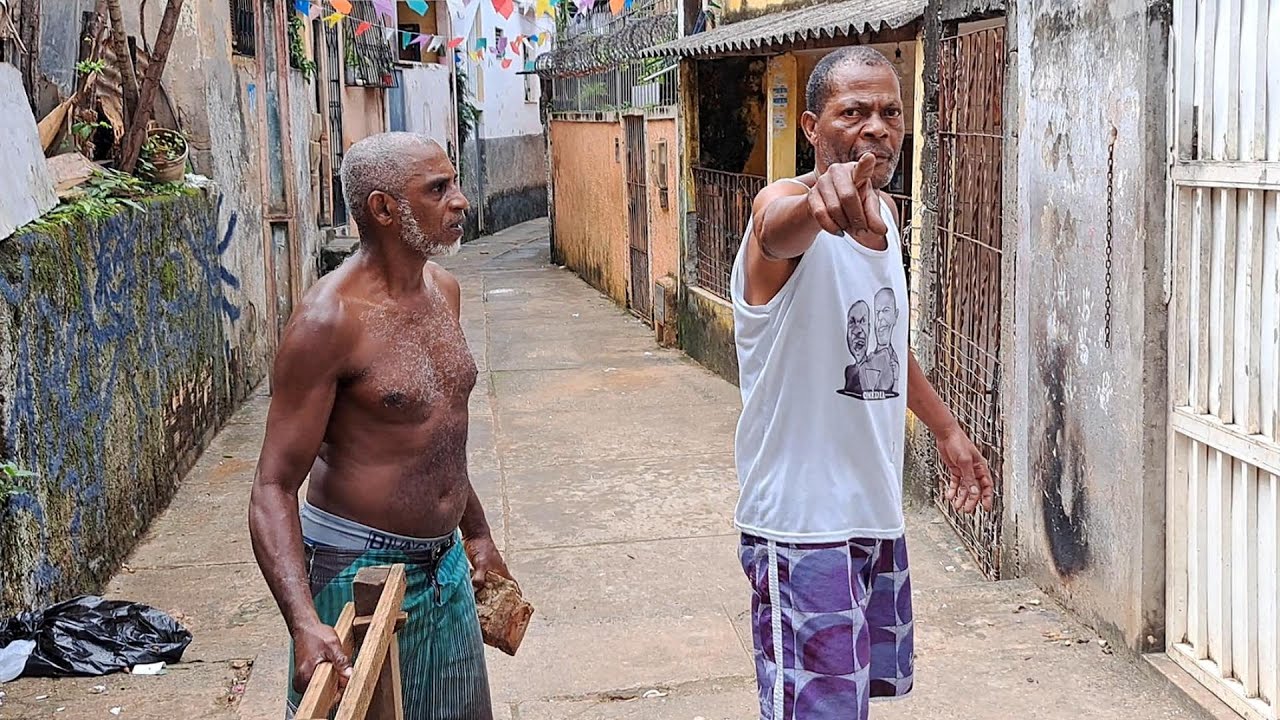 NAL LIMPANDO A RUA E NÃO SUPORTOU A PERTUBAÇÃO DE ELOI