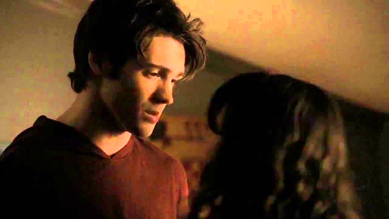 Tvd - Jeremy and Bonnie kiss 2x16