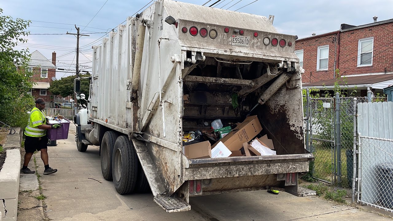 Dempster Rear Loader Garbage Truck on Manual Recycle