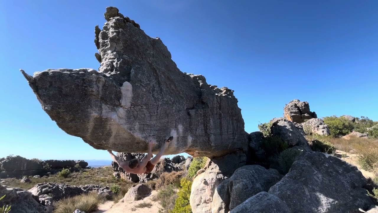 The rhino - v8 - rocklands bouldering