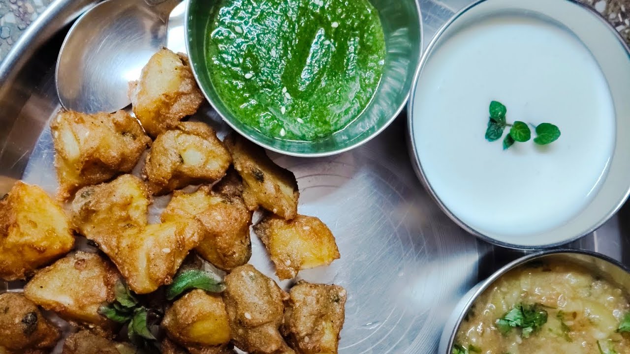 Kuttu ki pakodi and green chutney recipe by sandhya verma 