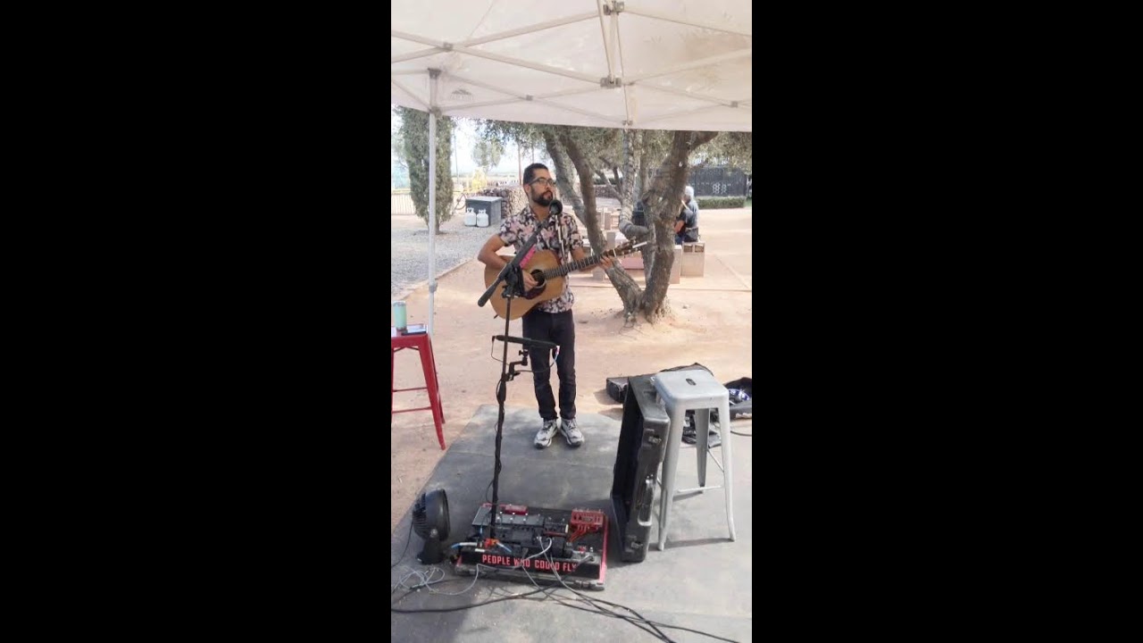 Live music l