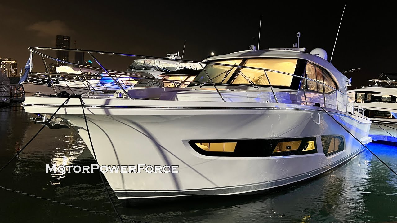 Riviera 505 SUV Yacht Tour