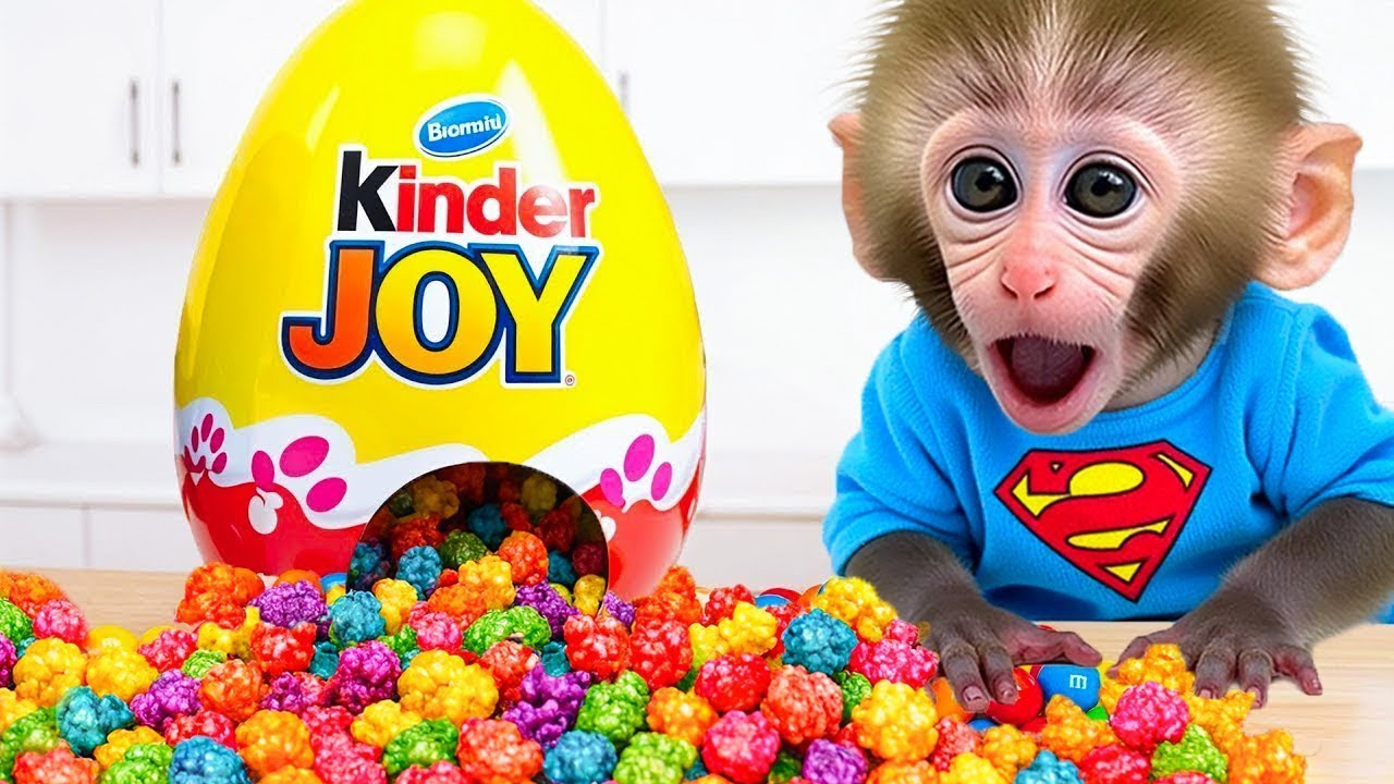 Monyet Bon Bon dan anak bebek selamatkan semangka raksasa warna - warni