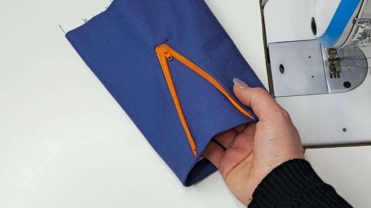 Genius zipper cuff hack💥adjust your sleeve width easily👌
