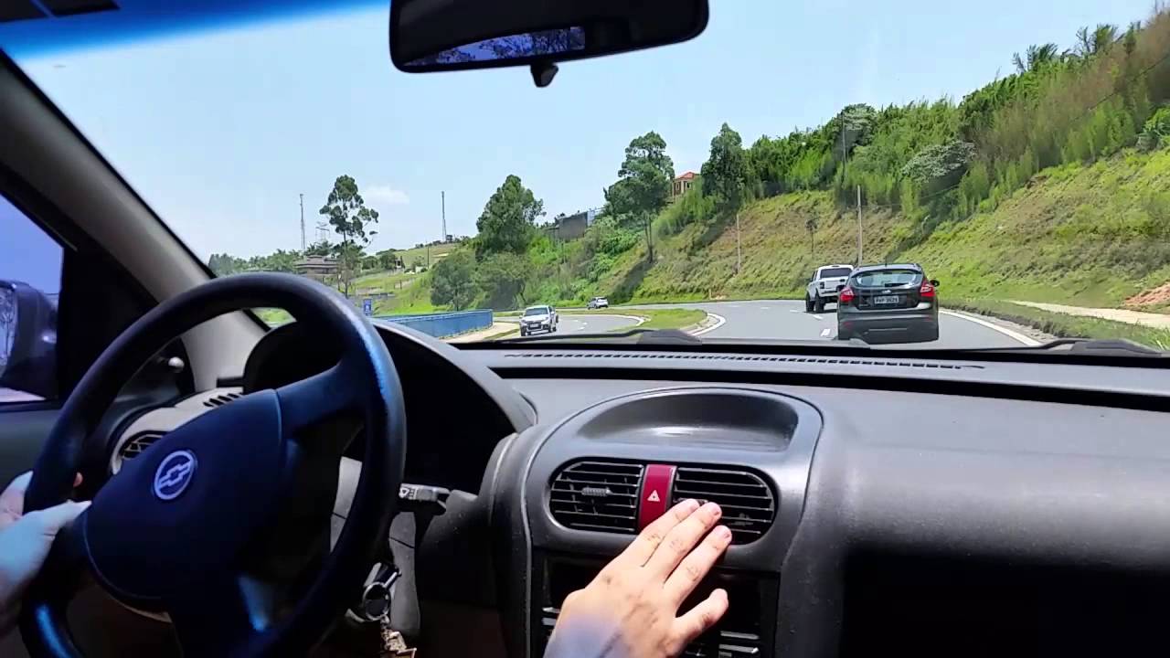 2005 Corsa Hatch Premium 1.0: Na estrada indo entregar o Focus