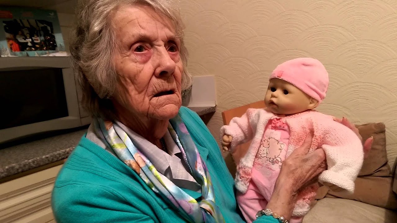 Christmas Gift To A Grandmother With Dementia || ViralHog
