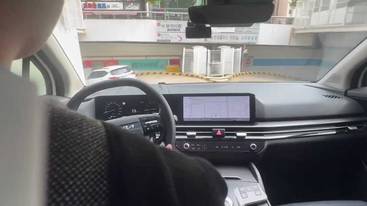 2026 Kia Sportage 1.6T Driving