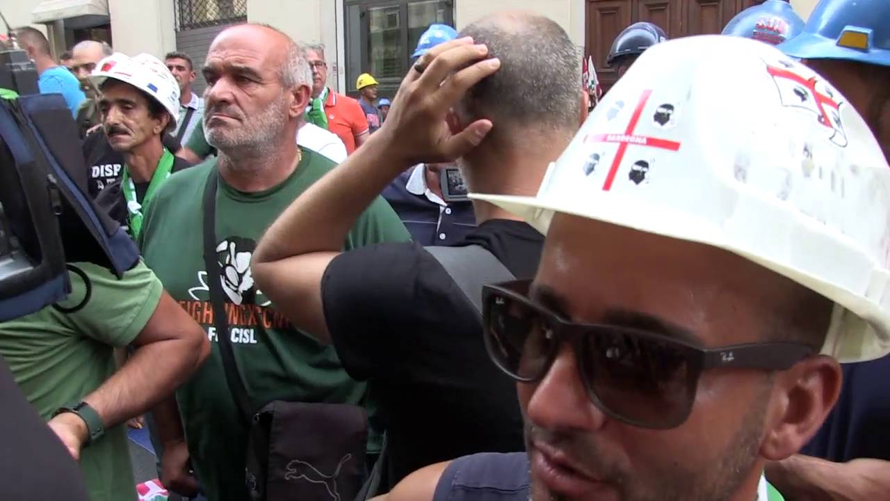 Alcoa, ore di trattativa al Mise, ma l’esito non piace ai lavoratori: scontro con sindacati