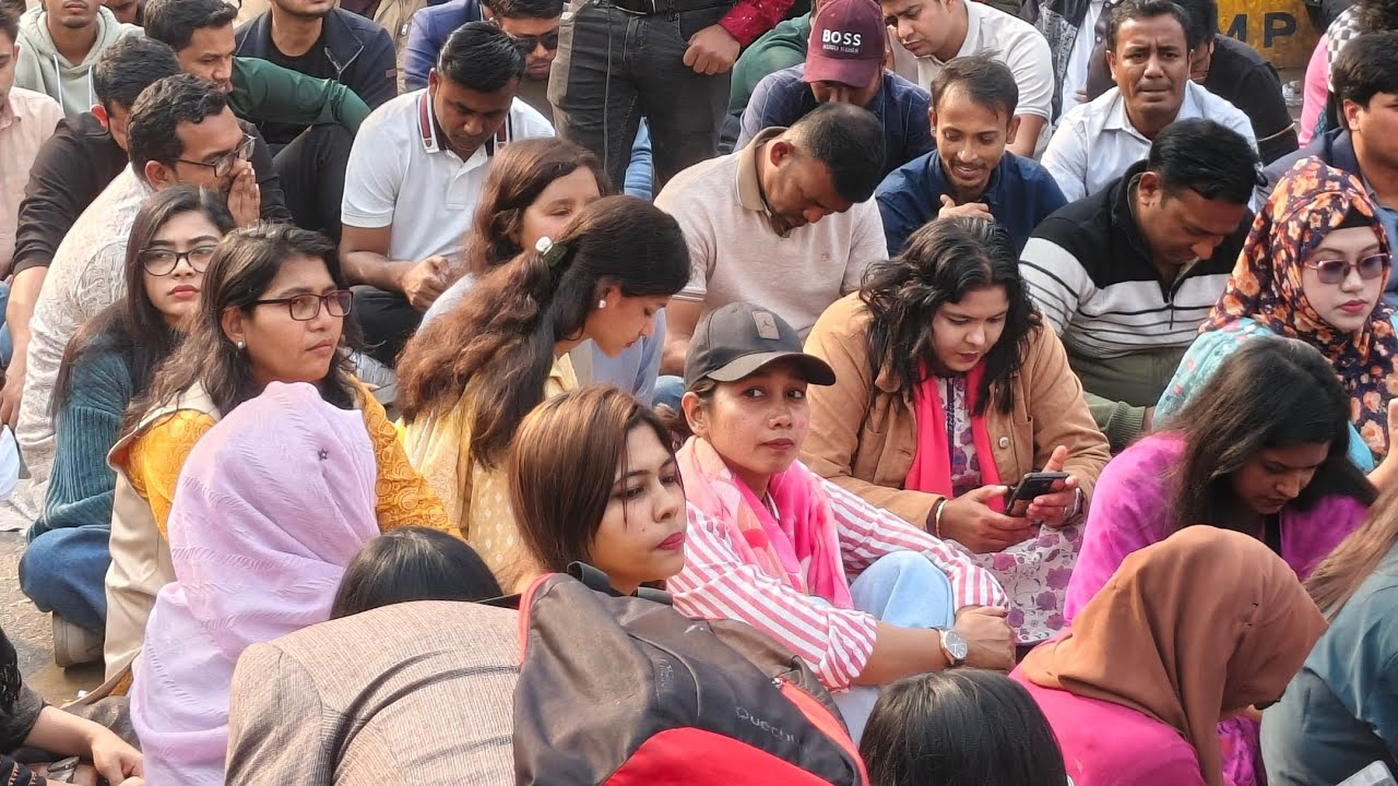 ছাত্রদলের তিন দফা দাবিতে নির্বাচন ভবন। ঘে*রা*ও করছে সরাসরি লাইভ দেখুন কি বলে @dailyjibonjatratv 