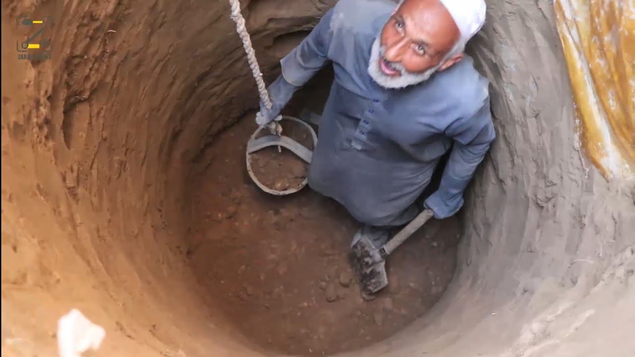 اشک و لبخند گفتن چاه کن در چاه است