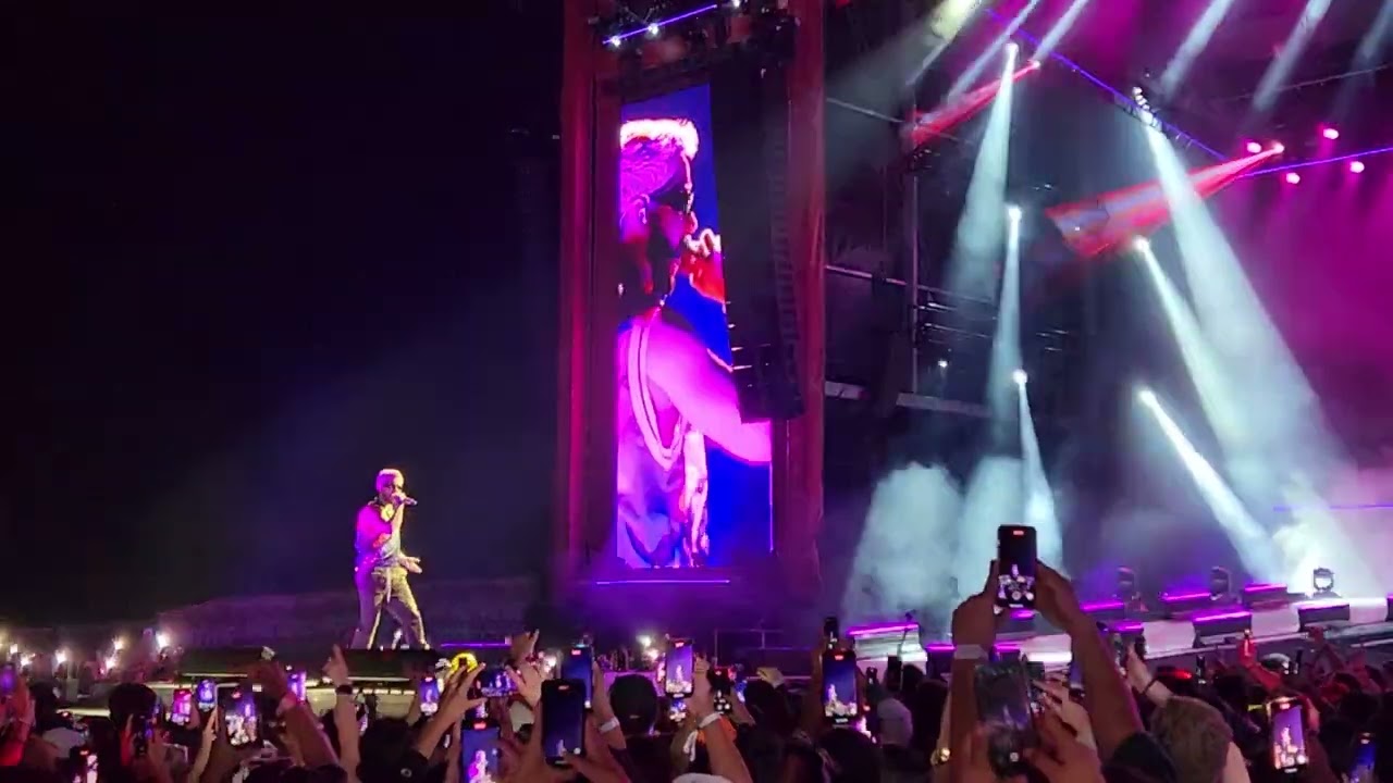 Mora - CALENTON (Coca Cola Flow Fest 2022 GDL)