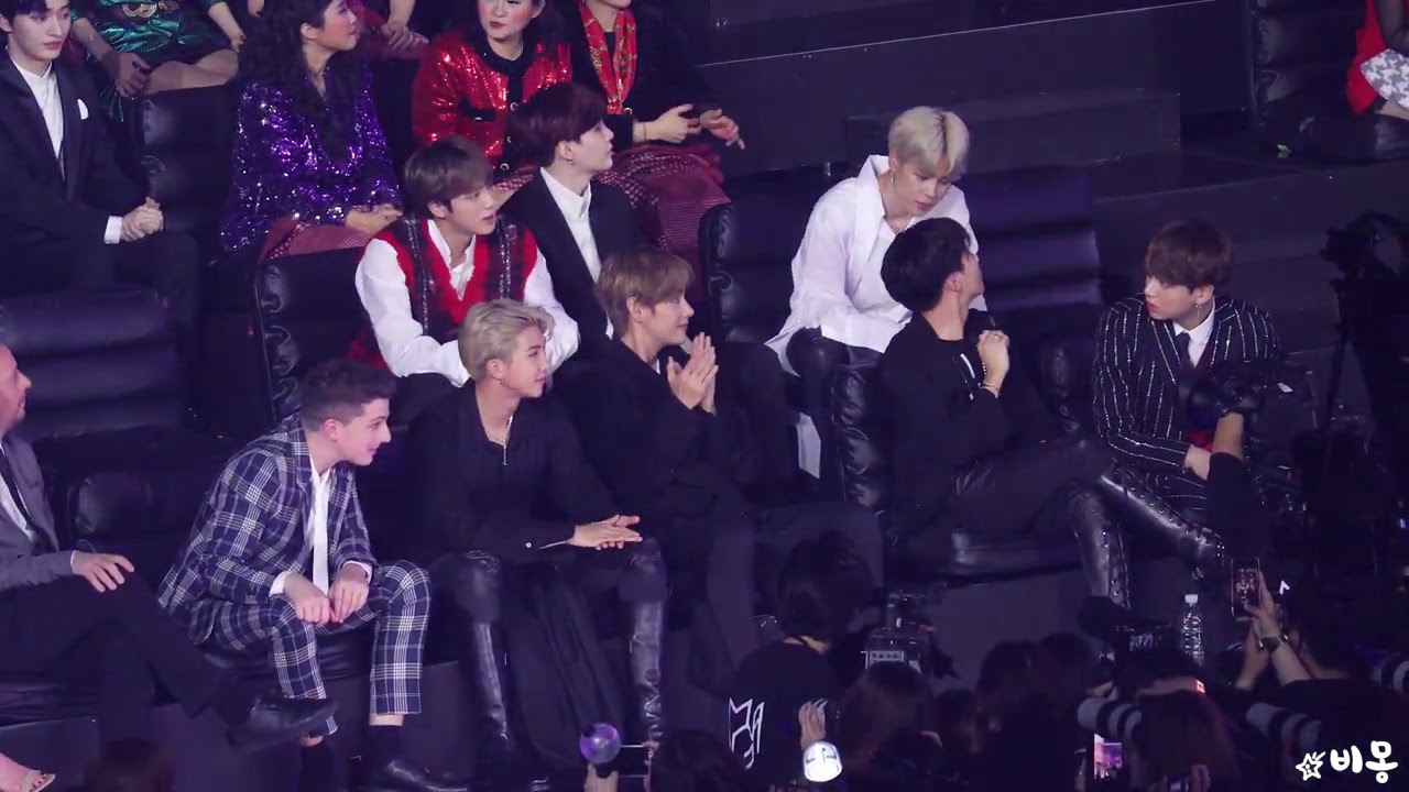 [FAN CAM] Charlie Puth watches 2018 MGA and interacts with BTS.