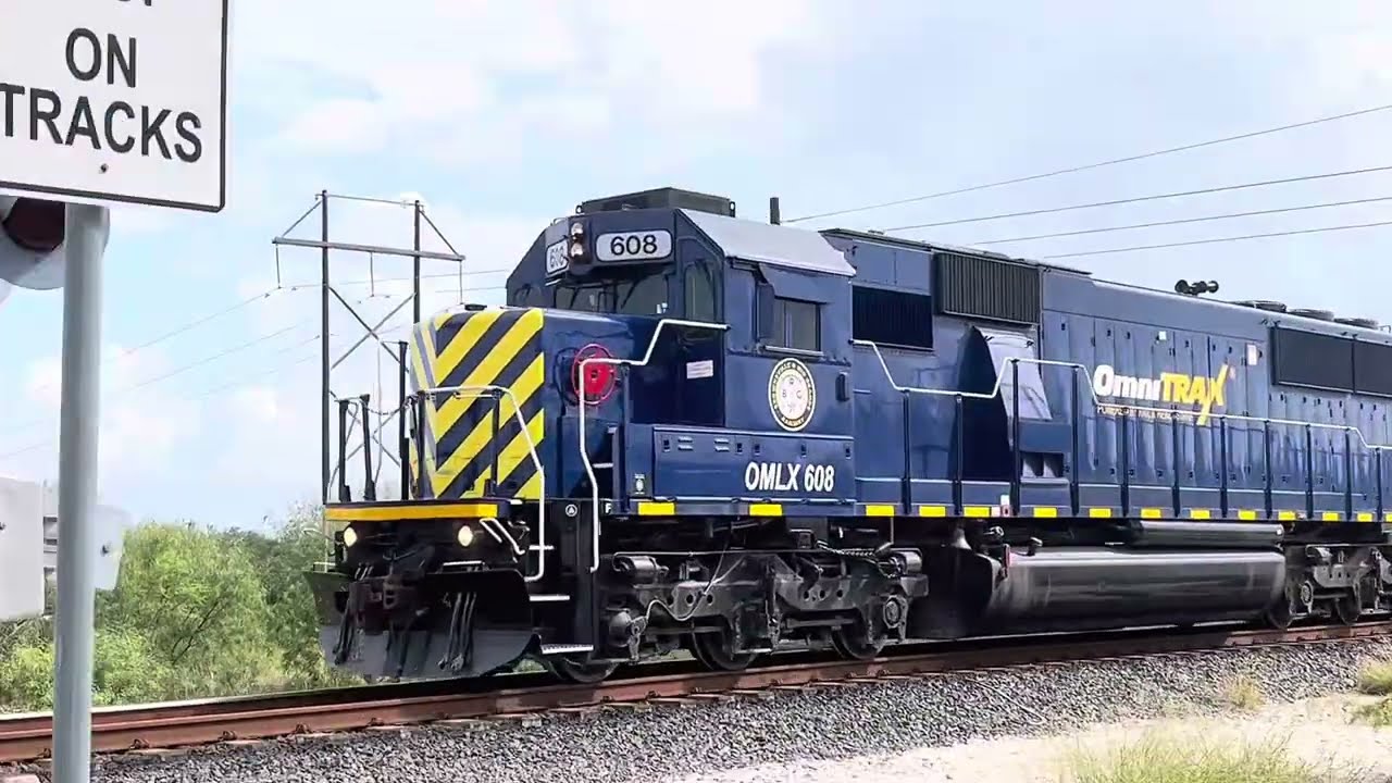 OMLX 608 leads Brg train OL-4 towards Mexico. 