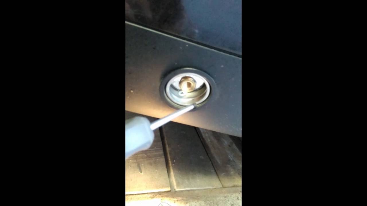 jak zdemontować zderzak z wlewem LPG