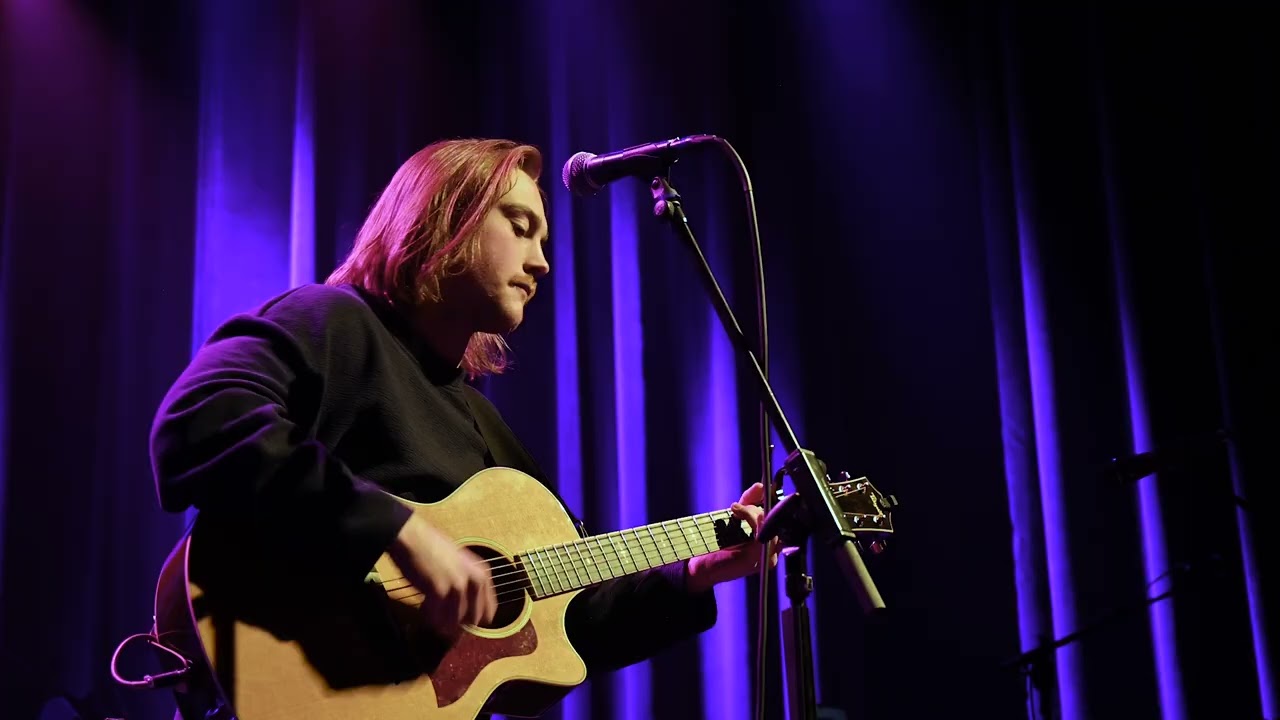 Green Lights- Tommy McCrone (Live at the Atlantis)