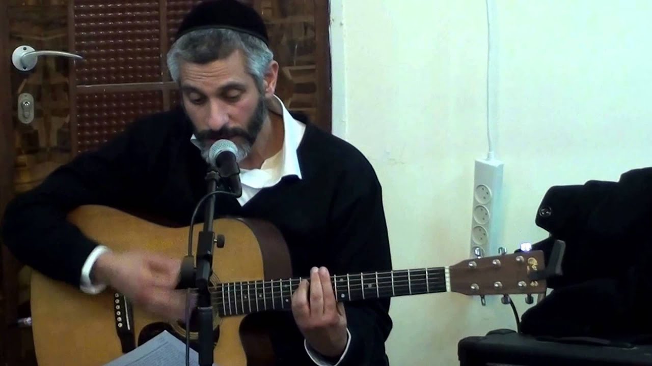 (קורין אלאל) אביתר בנאי בבית הכנסת אוהבי ציון - מעין