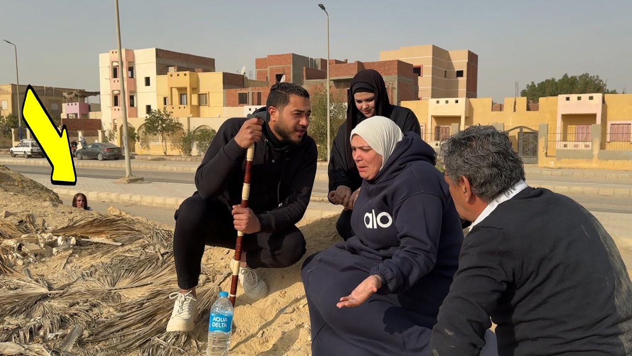 فتاه عملت نفسها كفيفه عشان تنقذ امراه بحيله ذكيه دون ان تعلم انها مليوينره ! فماذا فعلت