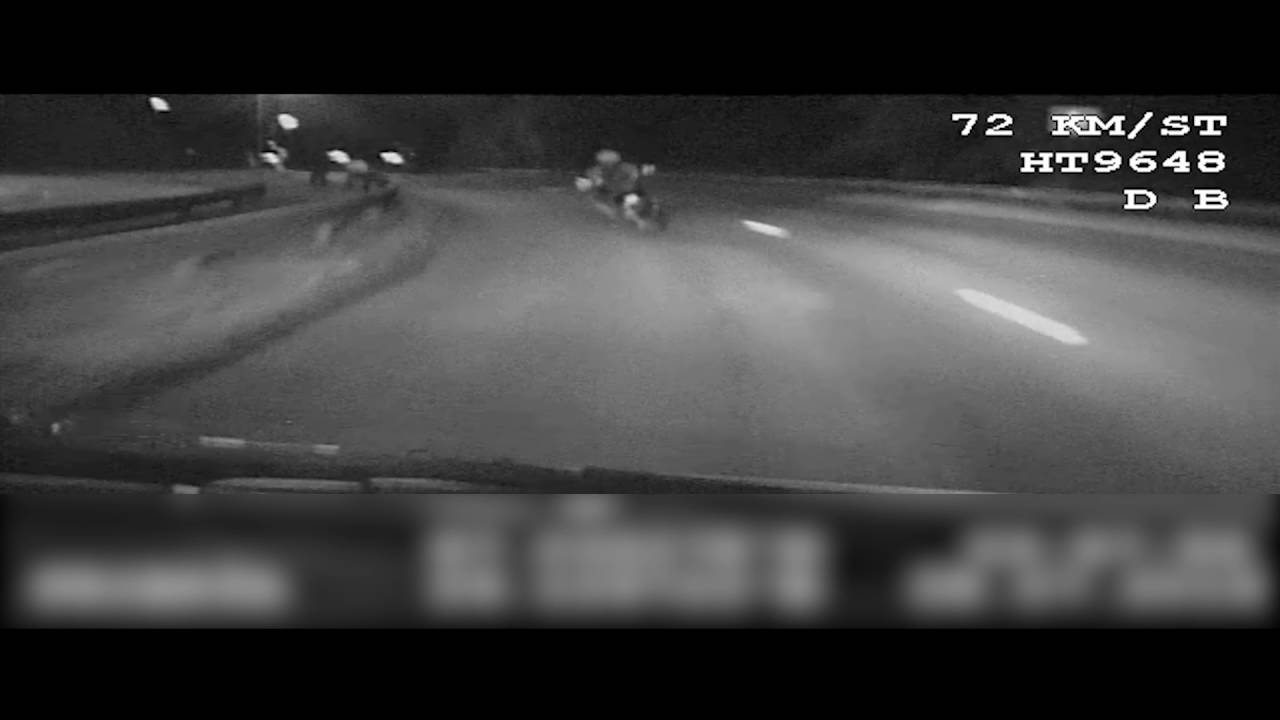 Jaunietis ar paštaisītu mopēdu bēg no policijas un avarē