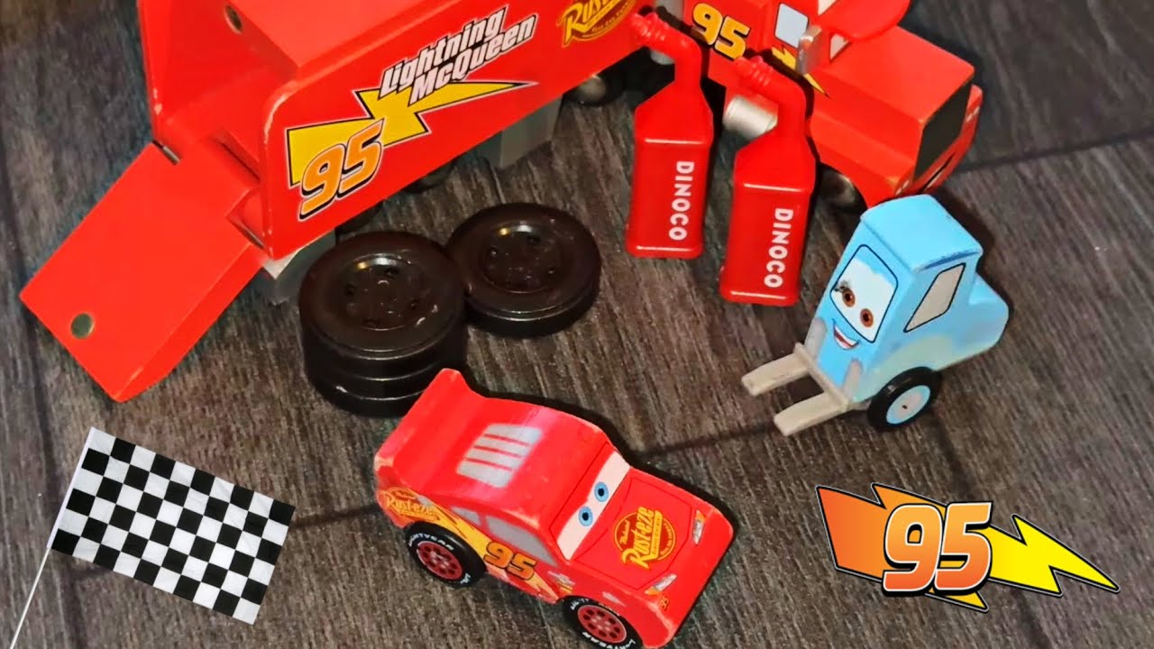 Lightning McQueen races Jackson Storm and Cruz Ramirez 🏁 (Wood Edition Stop Motion) 