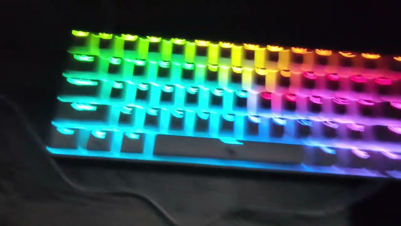 Ανοίγω το white shark keyboard και το razer mouse.