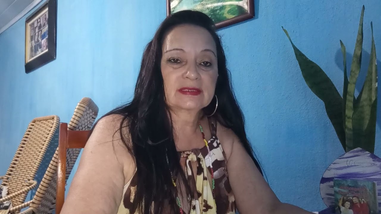 Cigana diz pra você fazer uma oração forte Resista tenha força procurando a ajuda espiritual 
