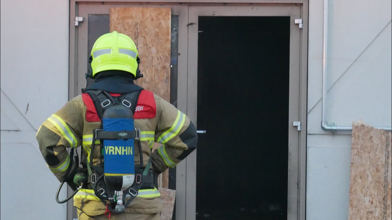 Hulpdiensten rukken groots uit voor Grote brand met mogelijke slachtoffers in Heerhugowaard!