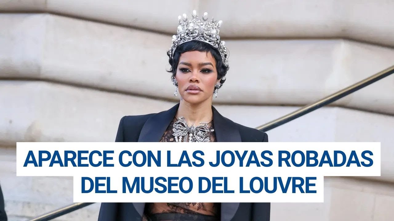 TEYANA TAYLOR aparece con las JOYAS ROBAS del Museo del LOUVRE en el desfile de Schiaparelli