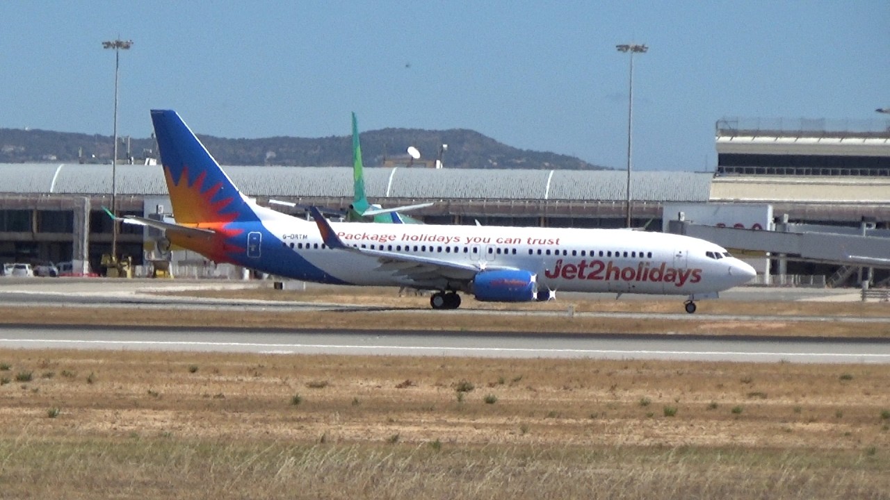 Jet2 Boeing 737-85P(W) G-DRTM (cn 33981/2269) Jet2Holidays