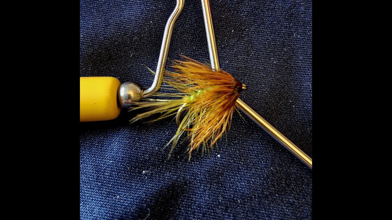 Tying a deer hackle olive bumble with gamefishingireland