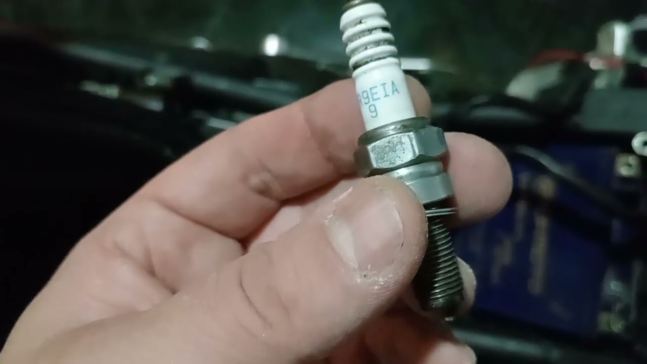 Donde está la bujia en una cf moto nk300?