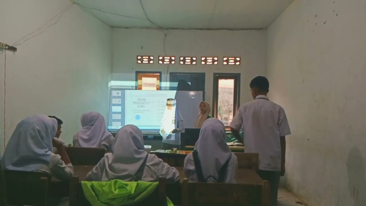 Video pembelajaran pengenalan lapangan persekolahan (PLP) di sekolah SMAN 1 Sayurmatinggi 