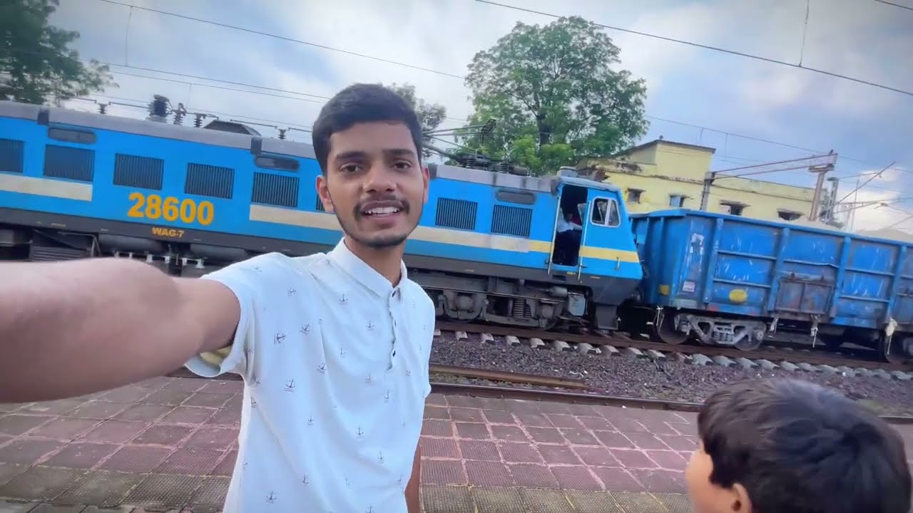 ट्रेन ड्राइवर से बात की 😍 | Finally aaj train driver se baat ki | @souravthakurz |
