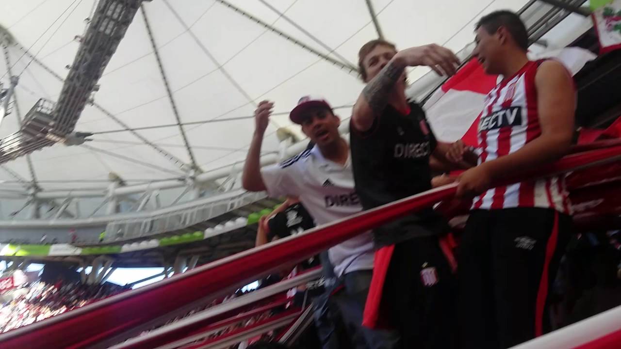 La historia no va a cambiar, se repite otra vez, siguen pasando los años y dar la vuelta no podes🎵
