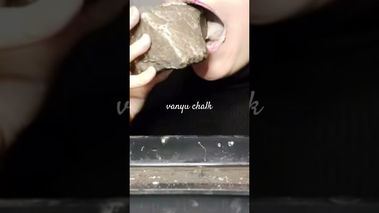 wet chalk in paste #mukbang #clay #eatingsounds #chalk #chalks #cake #chalksounds #eating