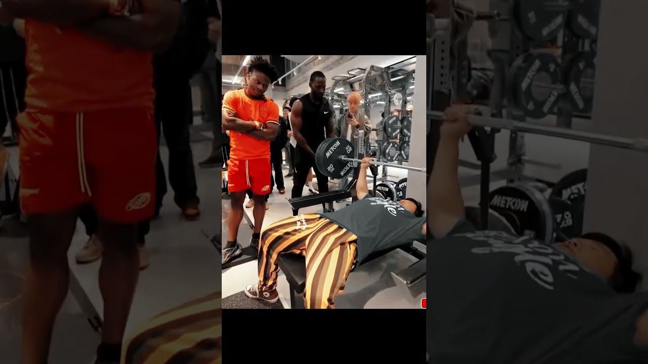 iShowSpeed Bench Press CHALLENGE in China Gym! (vs Chinese Gym Bro! 💪)