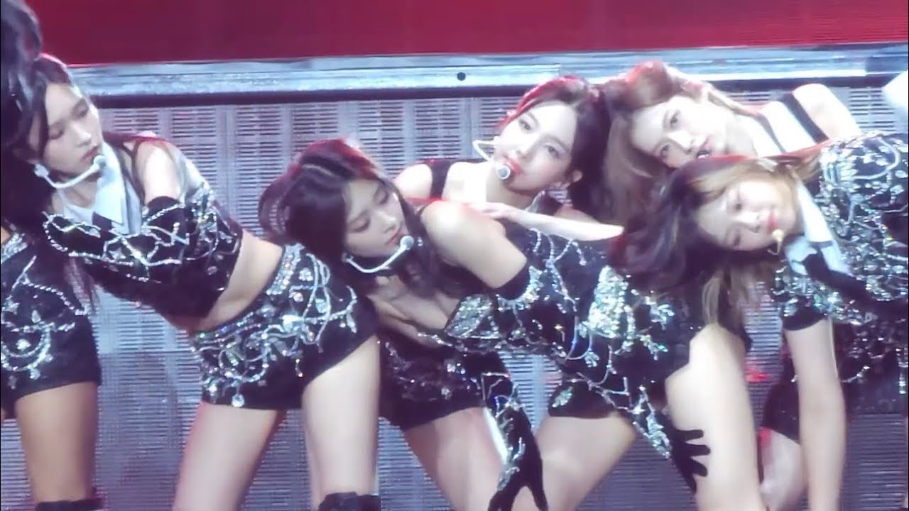 Go Hard Nayeon Focus 230902 TWICE 5TH WORLD TOUR ‘READY TO BE’ in Singapore