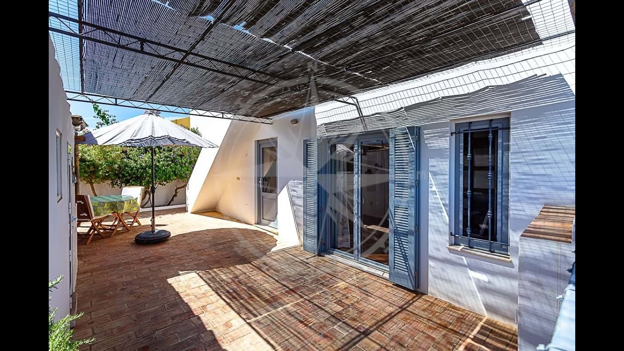COMPASS Property Sales presents villa 
