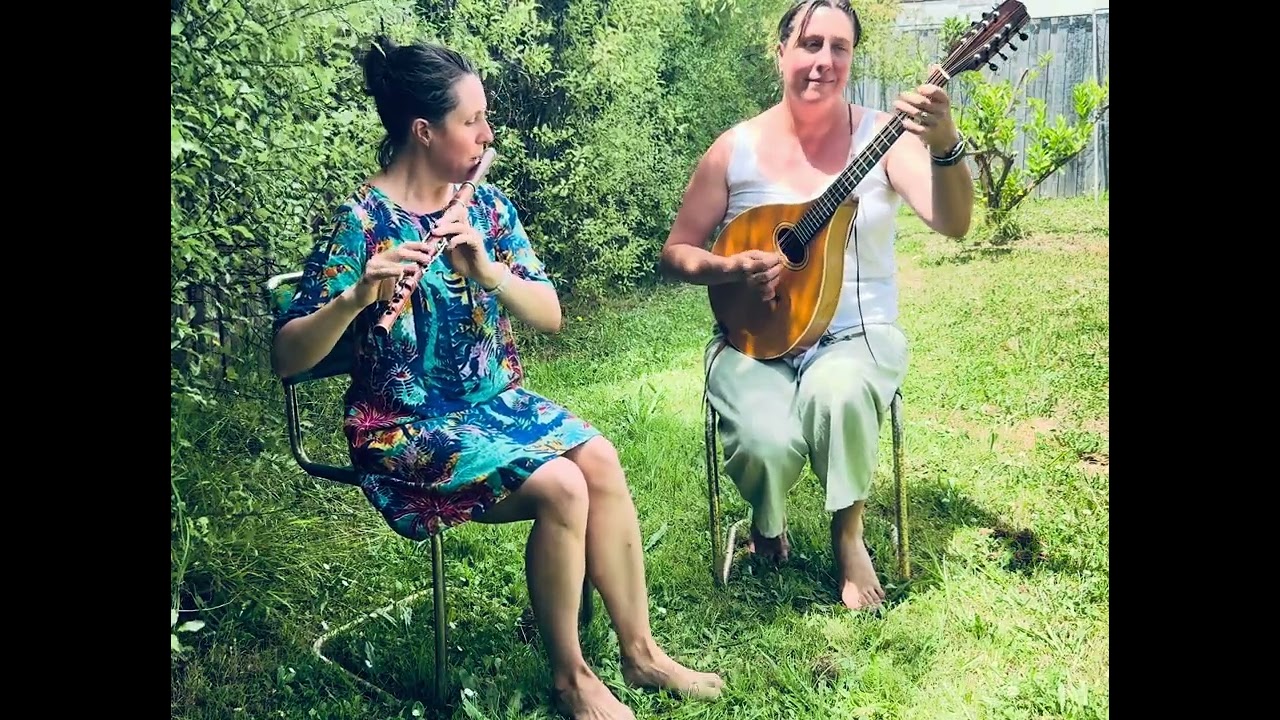 Eddie Moloney's/Brian Rooneys (comp. John Carty)/Burnes (Reels) - the Strating Sisters