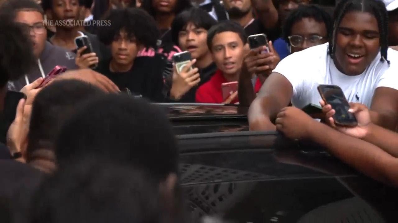 Streamer's giveaway leads to chaos in NYC's Union Square