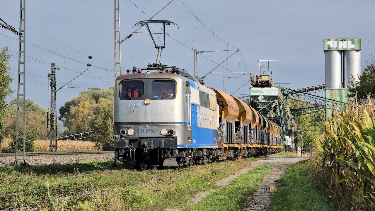SRI 151 075 beim befüllen und umsetzen, des Kieszuges 