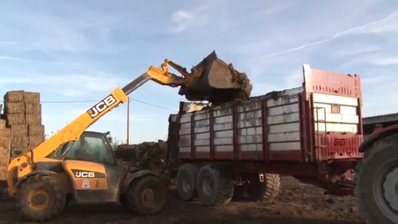 Esparcidor de estiercol/ &Eacute;pandeur &agrave; fumier/ Muck spreader.