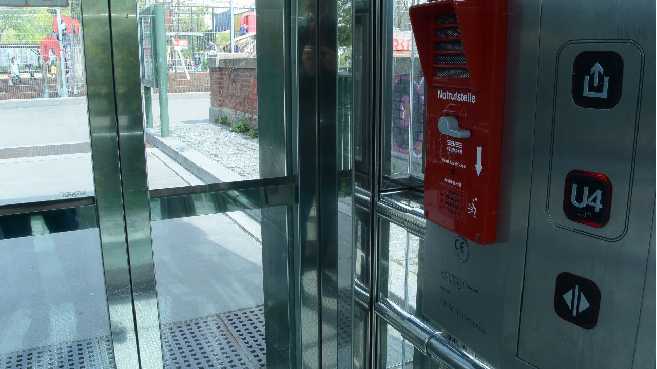 Otis traction elevator @ Stadtpark U-Bahn Station, Vienna, Austria