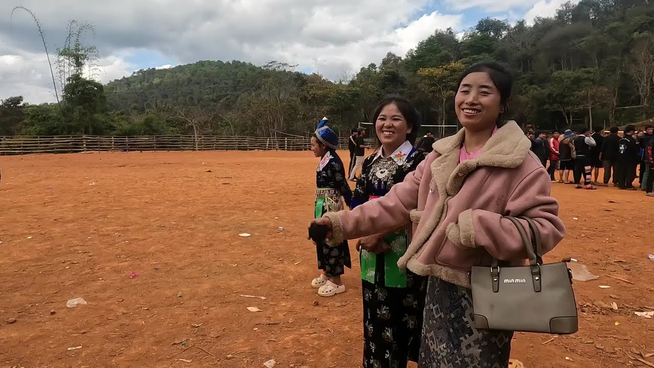 เทศกาลปีใหม่ของชาวม้งในหมู่บ้านห่างไกล .Laos rural family ຄອບຄົວຊົນນະບົດ 라오스 시골 가족