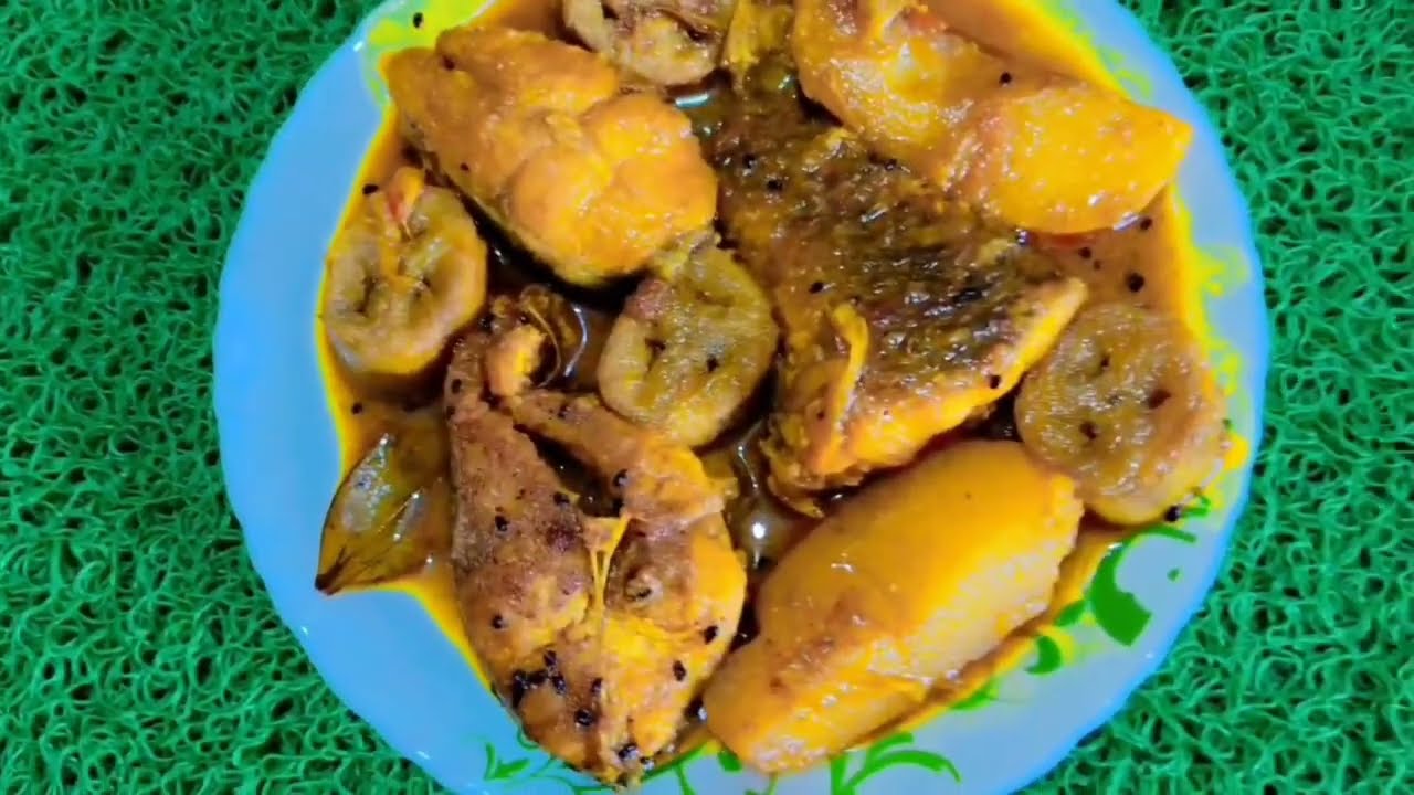 কাঁচা কলা আর আলু দিয়ে রই মাছের ঝোল বানালাম👍#sortvideo #recipe #viralshort 🫰