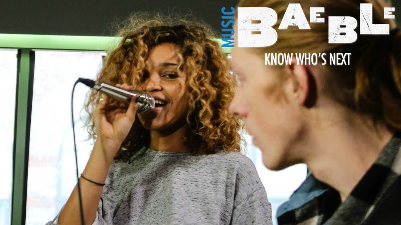 Watch Izzy Bizu Perform "Diamond" Exclusively For Baeble Music